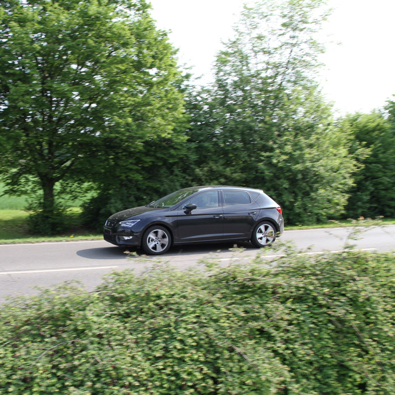 Seat Leon 1.4 TSI en el carril de adelantamiento