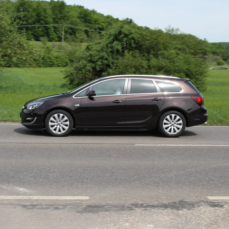 The Opel Astra en modo carrera Lee mas