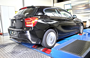 El BMW 120d en el banco de pruebas con el PowerBox